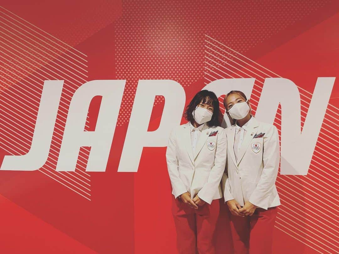 のインスタグラム：「🇯🇵Go‼︎ Blossoms🌸  ✨オリンピック開会式✨ 色んな人への感謝を込めて ここまできた自分を信じて  選手村でもピッチでも この大会に協力してくださる方 改めて沢山の人に支えられて ここに立たせてもらっていると感じます。  スポーツで恩返しと 人の心を動かせるよう 精一杯頑張ります🔥」