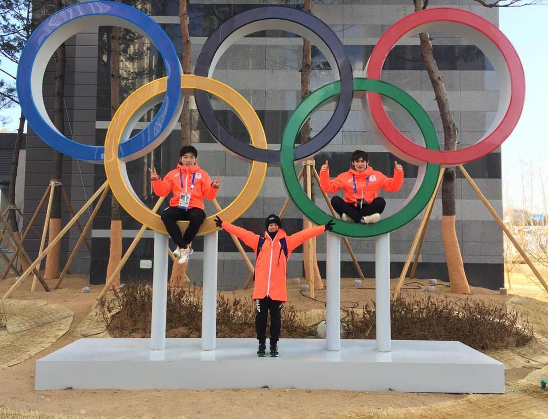 高木菜那のインスタグラム：「東京オリンピックいよいよ開幕です。  私は今までのオリンピックで沢山の勇気や希望、そして夢を与えてもらいました。 このような素晴らしい場所で金メダルを取りたい。そう思うようになったのもオリンピックを見た時でした。  やはり私たちアスリートにとってオリンピックは本当に特別なところです。 今回のオリンピック開催についていろんな思いがあると思います。 どうか純粋にスポーツを見て楽しんで欲しいです。 スポーツは言葉がなくても国境を越えて感動を分かちあえるものだと思っています。  出場するすべての選手がこの大会で最高のプレーが出来ますように応援しています。 そして心に残る大会になりますように願っています。  #tokyo2020  #東京オリンピック  #がんばれニッポン」