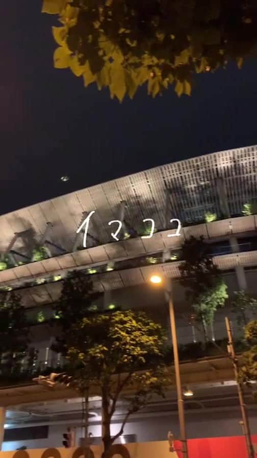 MINMIのインスタグラム：「7.23昼から空が騒がしい東京。オリンピック無観客になり少し気持ちが離れてましたが、ご近所だし会場付近にお散歩。freedomを応援してくれてる皆様にオリンピックが始まる東京の雰囲気を味わって頂きたいと、外からインスタライブしました！」