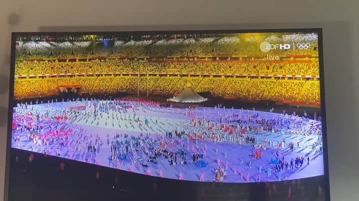 ラファエル・ホルツデッペのインスタグラム：「@olympics2021 has started! I wish all participating athletes all the best…may your dreams come true. Last couple of months have been hard for all of us, but this is it! Make it count! And especially to all my German fellas participating…GO @teamdeutschland」