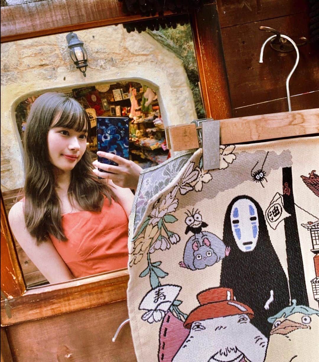 新井舞良のインスタグラム：「顔なしかぁ？私の顔は？確認しなきゃ！ No Face? My face? Just checking!」