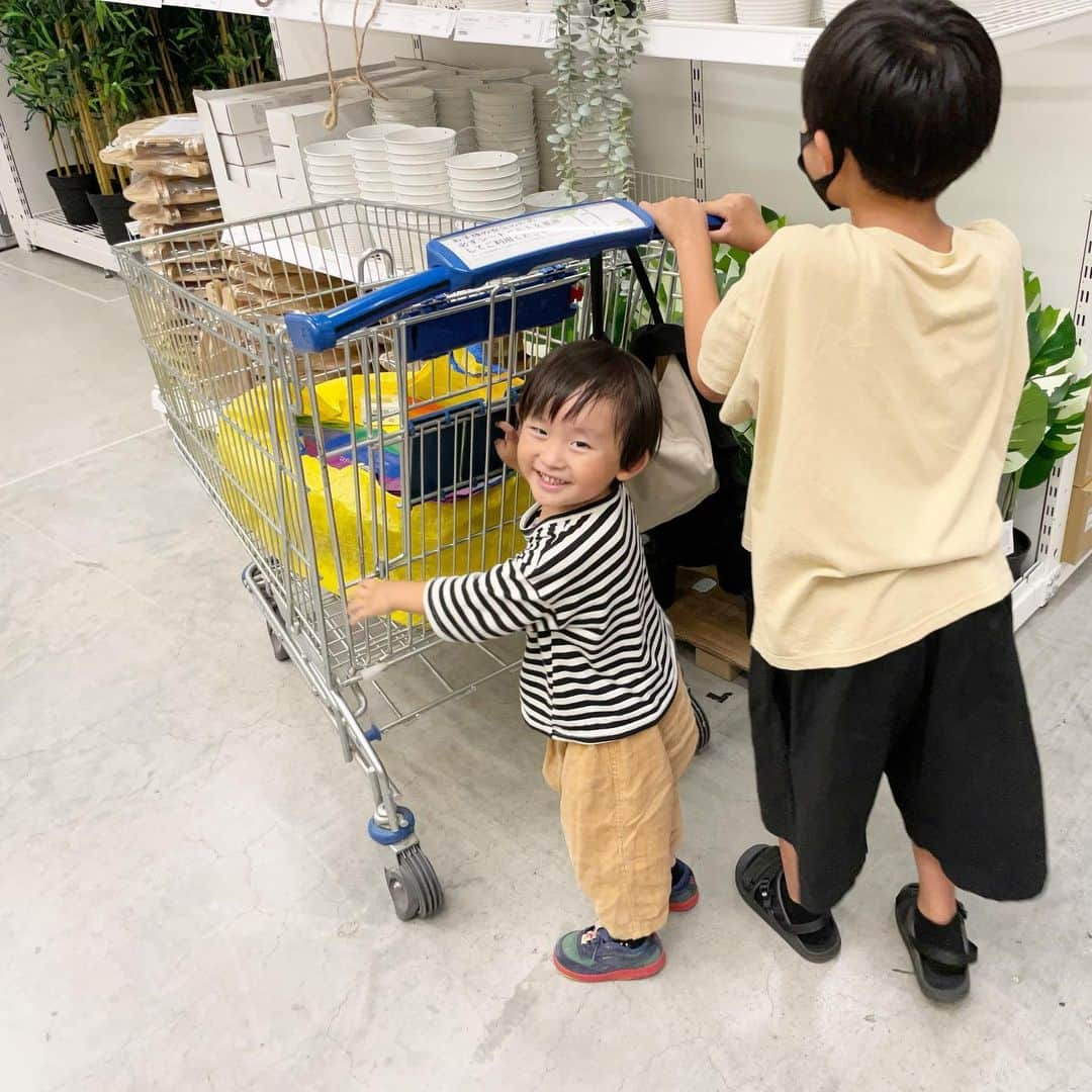 ᴋᴀɴᴀᴋöさんのインスタグラム写真 - (ᴋᴀɴᴀᴋöInstagram)「Shopping🛒 IKEA🇸🇪が 大好きな 👦🏻👶🏻👦🏻💕 🍦も食べれるし、広いから ワクワクするんだって😹🍦🍀 * ⌚️→ @danielwellington 〜7/29まで Summer campaign 開催中🌻🍉🌴🌈 (新作から定番まで 全商品対象だよ😻✨) ⚫︎¥25000以上のお買い上げで 20％OFF  ⚫︎¥35000以上のお買い上げで 25％OFF  ⭐️15％OFFクーポン【kanako34】も併用可能です❤️ （8/31まで有効） * #ダニエルウェリントン#DWサマーキャンペーン2021#ootd#pr#プレゼント#アクセサリー#時計#腕時計#ブレスレット#ikea#イケア」7月23日 22時21分 - kanakokko_34_