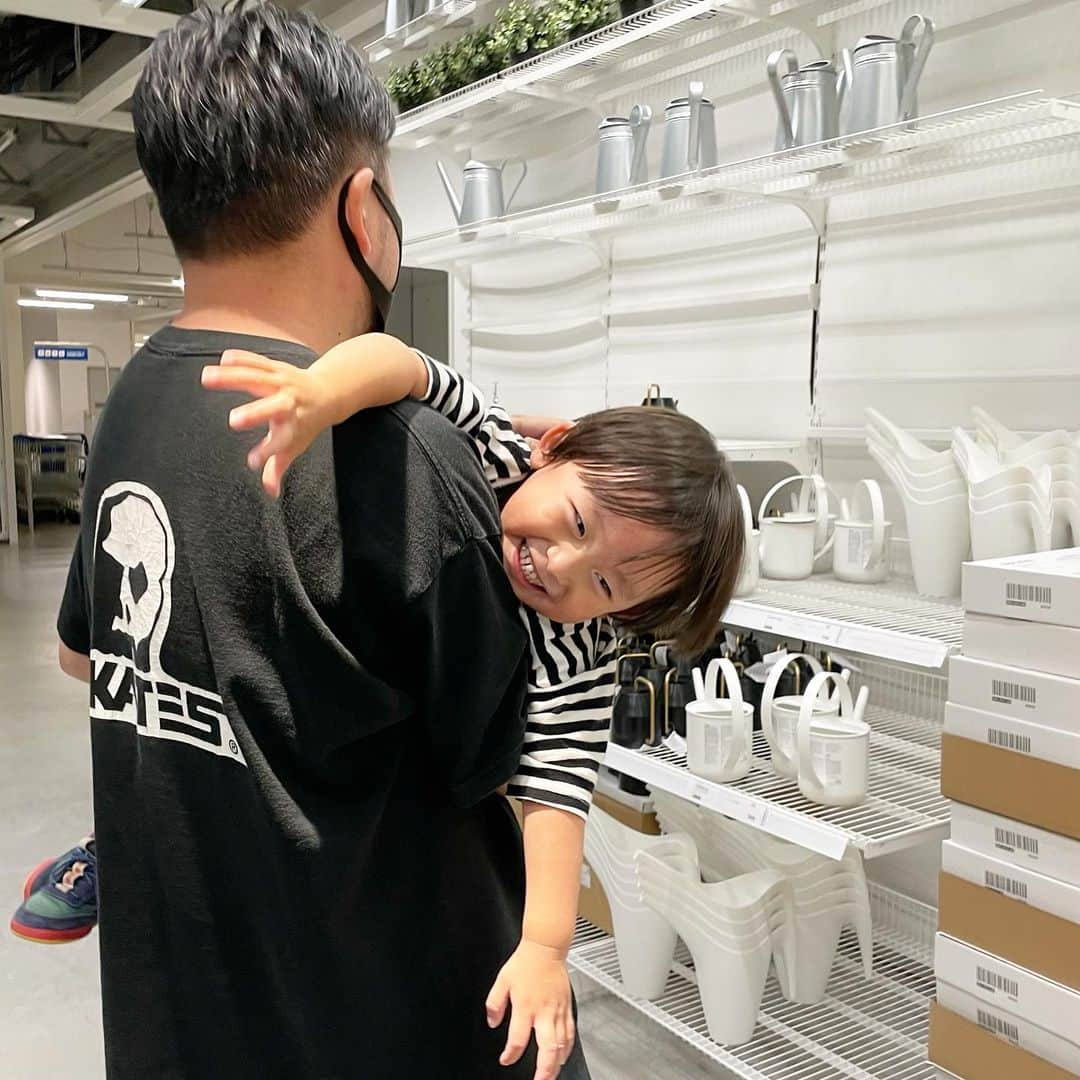 ᴋᴀɴᴀᴋöさんのインスタグラム写真 - (ᴋᴀɴᴀᴋöInstagram)「Shopping🛒 IKEA🇸🇪が 大好きな 👦🏻👶🏻👦🏻💕 🍦も食べれるし、広いから ワクワクするんだって😹🍦🍀 * ⌚️→ @danielwellington 〜7/29まで Summer campaign 開催中🌻🍉🌴🌈 (新作から定番まで 全商品対象だよ😻✨) ⚫︎¥25000以上のお買い上げで 20％OFF  ⚫︎¥35000以上のお買い上げで 25％OFF  ⭐️15％OFFクーポン【kanako34】も併用可能です❤️ （8/31まで有効） * #ダニエルウェリントン#DWサマーキャンペーン2021#ootd#pr#プレゼント#アクセサリー#時計#腕時計#ブレスレット#ikea#イケア」7月23日 22時21分 - kanakokko_34_