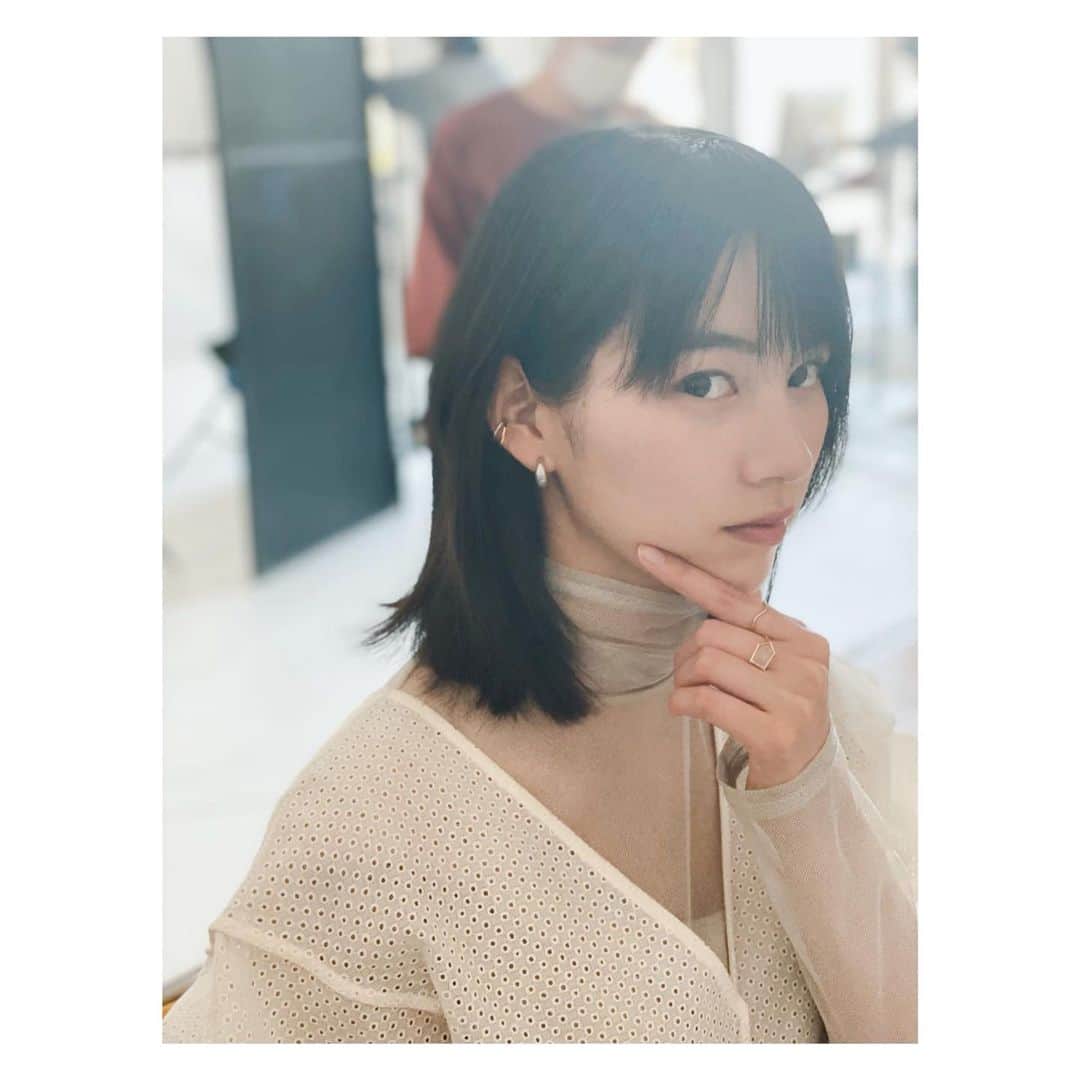 のん（能年玲奈）さんのインスタグラム写真 - (のん（能年玲奈）Instagram)「この日は、青空の屋上。気持ち良かったな〜。 最近ずっとお日様サンサンですね🌞  Styling: @izumimachino  Hair&make up:Shie Kanno」7月23日 22時27分 - non_kamo_ne