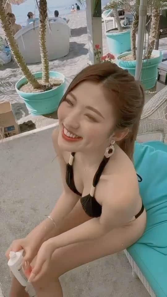 MIYABIのインスタグラム：「皆様〜熱中症は大丈夫かしら？🥺  暑くて溶けちゃやーよっ😂✨  ミヤビキニ動画で夏を感じちゃってぇ👙💜  #cyberjapan #サイバージャパン  #cjd_miyabi #ミヤビーム  #ミヤビキニ #アンブラ #ビキニ女子」