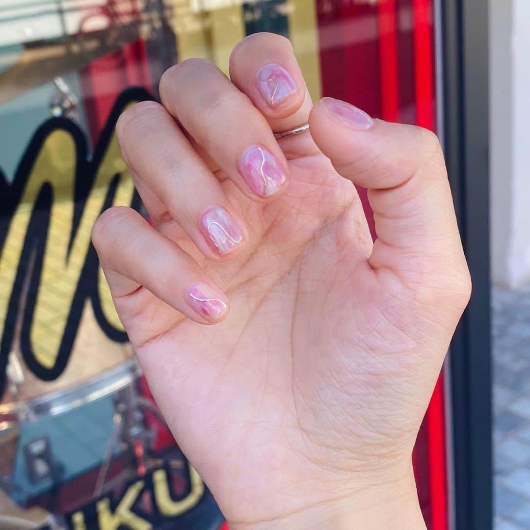 ロンモンロウさんのインスタグラム写真 - (ロンモンロウInstagram)「800年ぶりのネイル💅🏻 夏にぴったりの配色で、 透明感があって可愛いξ( ✿＞◡❛) 　 💅🏻 @marin_function  さん ありがとうございました  四連休が楽しい～」7月23日 17時03分 - ronmonroe_official