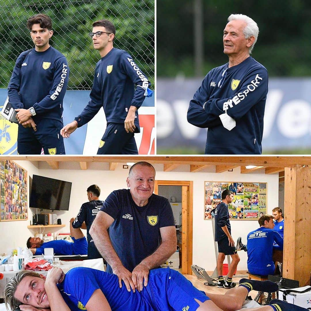 ACキエーヴォ・ヴェローナさんのインスタグラム写真 - (ACキエーヴォ・ヴェローナInstagram)「⚽️⛰ FAMILY 💛💙 #family #staff #tecnico #medico #fisioterapico #magazzinieri #team #manager #media #ChievoVerona #Chievo #pieve2021」7月23日 18時04分 - acchievoverona