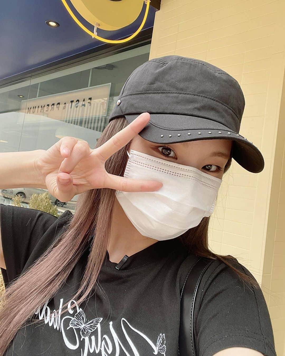 ITZYさんのインスタグラム写真 - (ITZYInstagram)「YEJI's VLOG on ITZY YouTube🧸 Check it out now!🖤」7月23日 18時22分 - itzy.all.in.us