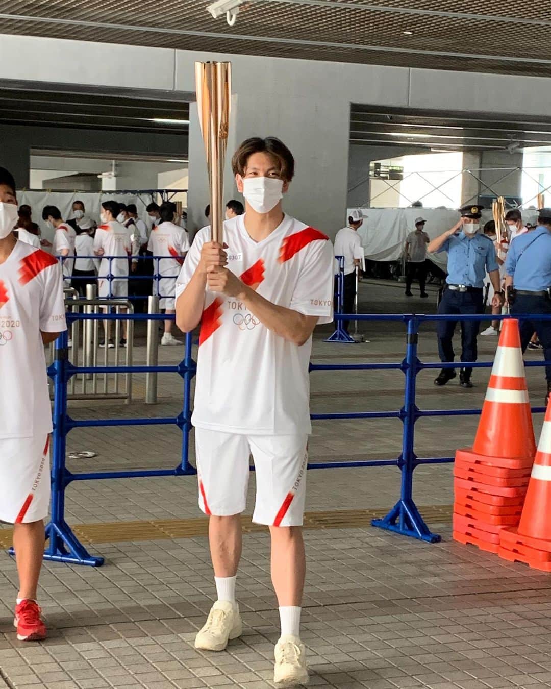 古賀淳也のインスタグラム：「聖火リレーの点火式に参加をさせていただきました。 様々な問題がある中ではありますが、競技に参加をする友人達、見知っている選手達の、活躍と健闘を祈りながら火を繋がせていただきました。 今できる最高のパフォーマンスが出せますように。」