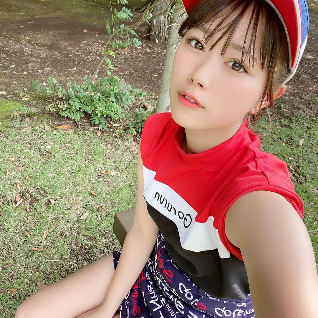 山内鈴蘭さんのインスタグラム写真 - (山内鈴蘭Instagram)「今年の夏はあっついね🥵⛳️ ウェア袖の日焼けがくっきりだよ🤣 @gorurun_ のウェア可愛い？🥺💓 ． 夏ゴルフ本当好きなんだぁ！ 身体めちゃ動きやすいし！！ 今年は絶対ベストスコアだすぞ🔥🔥 ． そして、ホワイトニングのホームケア初めて1ヶ月❣️効果出てきた気がする🤭調べたら10円玉に垂らすと分かりやすいって口コミ書いてあったからやってみたら、サビが取れた🤣👏DMで質問あったから一応載せとく🤗 ． ストーリーにURL載せてるので みてみてねーーん❣️❣️ ． 今年もゴルフ一生懸命がんばるど🔥 あーー！！！ゴルフ好きっ🥺❤️❤️❤️ ． ． #ゴルフ #ゴルフウェア #ゴルフ女子 #ゴルフコーデ #ゴルフ女子コーデ #ゴルフ好き #ホワイトニング #ホームケア #ホワイトニング歯磨き粉 #ちゅらトゥース #Gorurun #ごるらんコーデ」7月23日 18時58分 - xxsuzuranxx