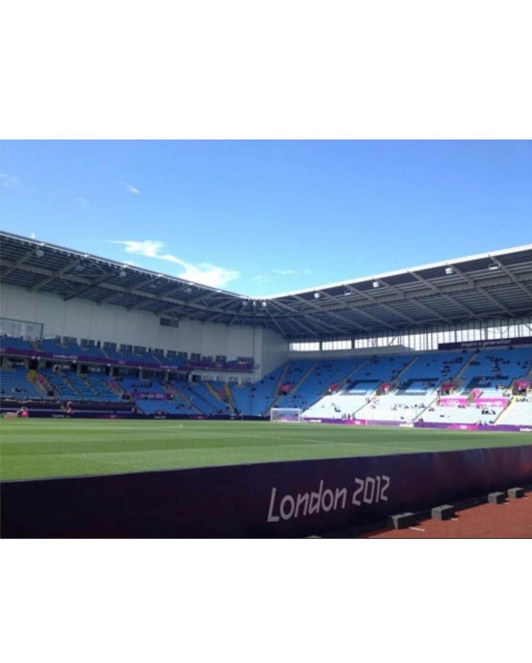 権田裕美さんのインスタグラム写真 - (権田裕美Instagram)「🇯🇵🇬🇧 . . ちょうど10年前の 「ロンドンオリンピック2012」 . 現地で主人の出場したサッカー日本代表の 全試合を見届けることができました♪ . . 観ている人にパワーを与えてくれる、 感動させてくれるスポーツってやっぱりいいですね♪ 「東京オリンピック」 色々な想いをプラスに変えて、 私も心から応援したいです♪ . . . . . . . . . . . . . . . . . . . . . . . #ロンドンオリンピック#ロンドン五輪##ヨガインストラクター#ゆみヨガ#脂肪燃焼#寝ながらストレッチ#筋トレ動画#筋トレ女子#筋トレダイエット#ジムウェア#ヨガウェア#ジムトレーニング #腹筋割りたい#薬膳コーディネーター ネーター#ランニング女子#低カロリー高タンパク質#筋トレ動画#ダイエット方法#痩せ方#美尻#お尻ストレッチ#ヨガ動画#むくみ解消 #むくみ改善 #筋膜リリース #静岡県」7月23日 18時56分 - yumigonda