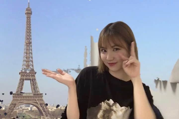 ウナのインスタグラム：「our baby is in Paris because she said graphic design is her passion🥺🥺❤️‍🔥❤️‍🔥❤️‍🔥❤️‍🔥 go girl😻😻😻😻 –Nana」