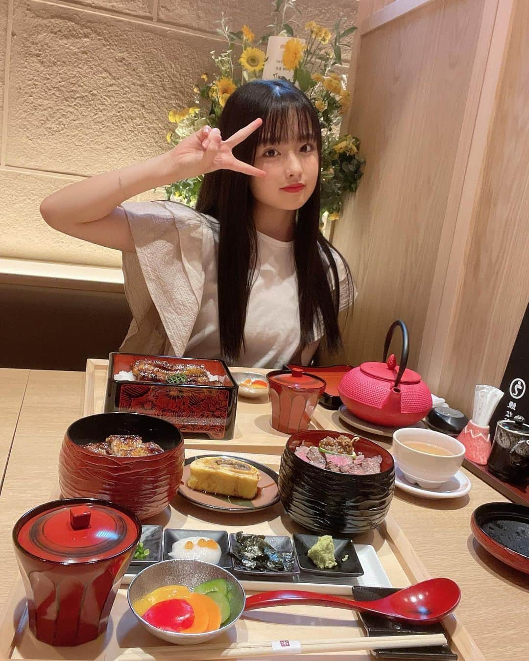 りりさんのインスタグラム写真 - (りりInstagram)「じいじに鰻食べに連れてってもらった😇😇 最高だった😍😍😍😍😍😍😍  #showroom #おりりroom #jmix #ジェイミックス #model #モデル #jc3 #りり」7月23日 19時59分 - riiiiiriiii0308