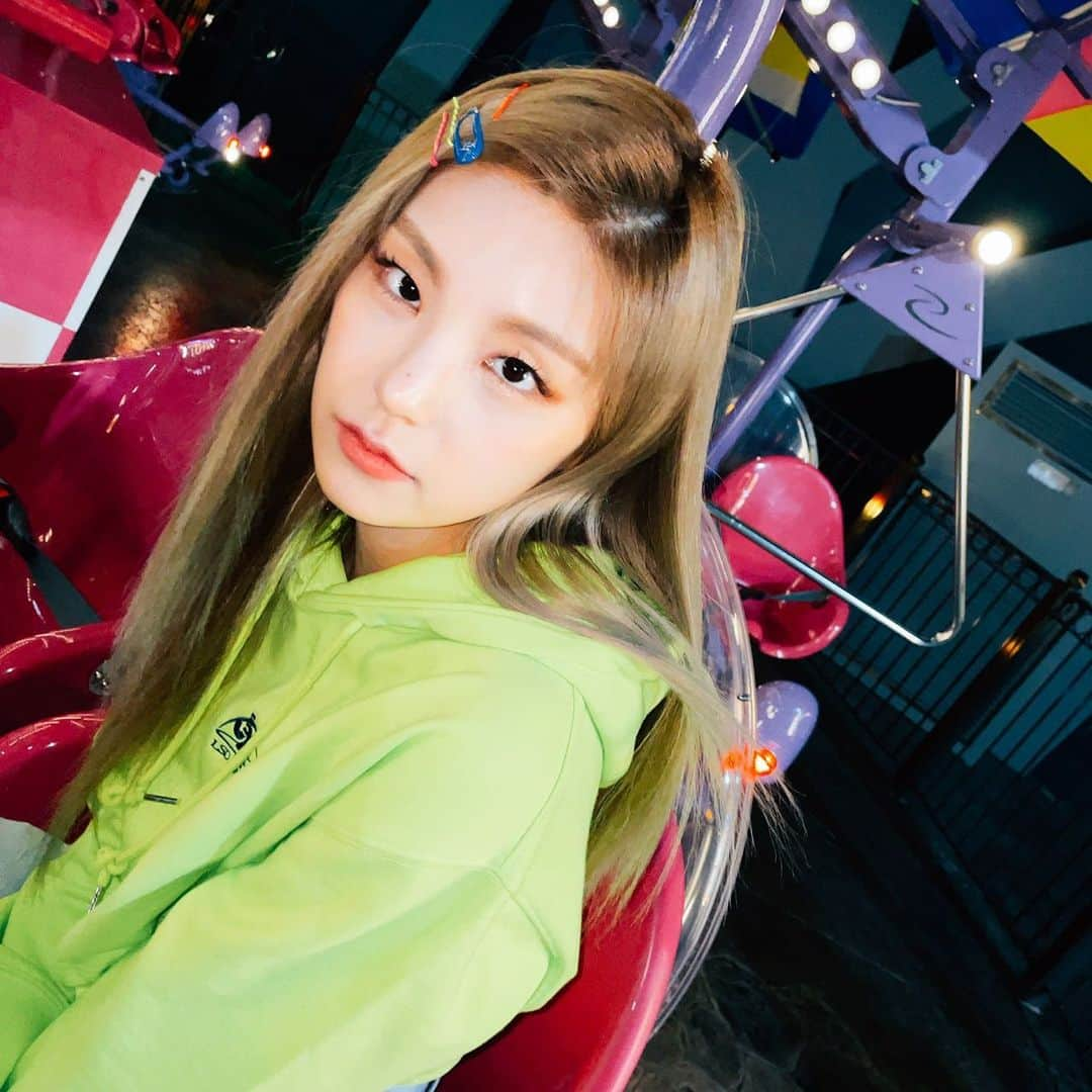 ITZYさんのインスタグラム写真 - (ITZYInstagram)「Let’s GO❣️😆🎢」7月23日 19時53分 - itzy.all.in.us