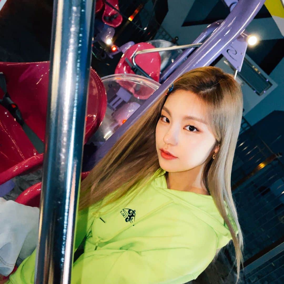 ITZYさんのインスタグラム写真 - (ITZYInstagram)「Let’s GO❣️😆🎢」7月23日 19時53分 - itzy.all.in.us