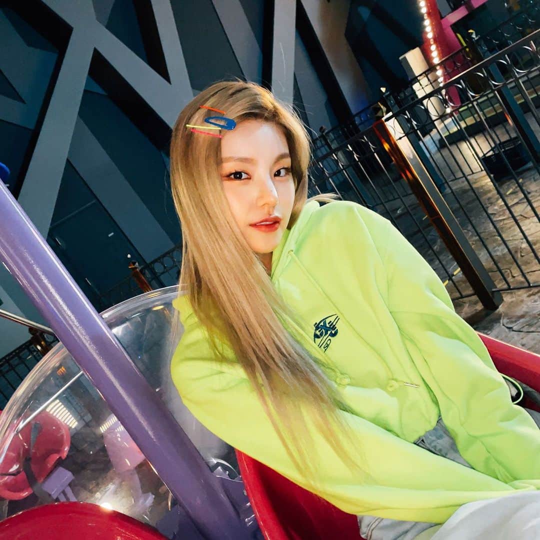 ITZYさんのインスタグラム写真 - (ITZYInstagram)「Let’s GO❣️😆🎢」7月23日 19時53分 - itzy.all.in.us