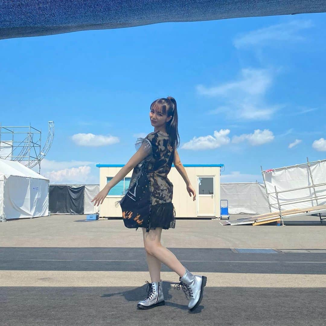 愛来さんのインスタグラム写真 - (愛来Instagram)「︎︎☁︎︎  いい天気。  今日は高めのポニーテールにしました☺️」7月23日 19時58分 - amefurasshi_aira_official_