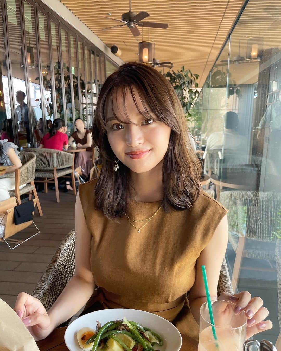 森山紗希さんのインスタグラム写真 - (森山紗希Instagram)「テラスランチ🍹 雰囲気といい食べ物が最高な場所 テラスなのに涼しかった🌿  ハンバーガーのお肉がとっても美味しかった😋  #lunch #terrace #terracecafe」7月23日 20時08分 - morisaki0404