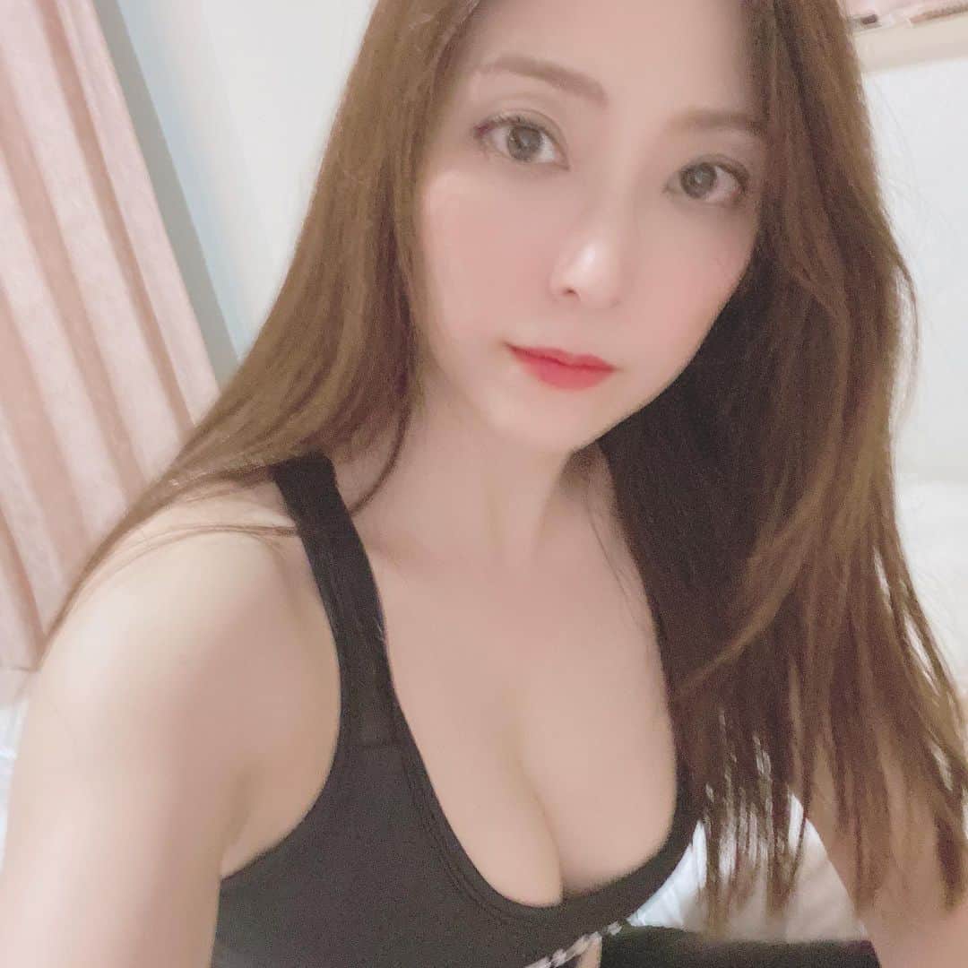 白木優子のインスタグラム：「今日はトレーニングした！ #熟女 #白木優子 #おっぱい #セクシー #セクシー女優 #ホームジム」