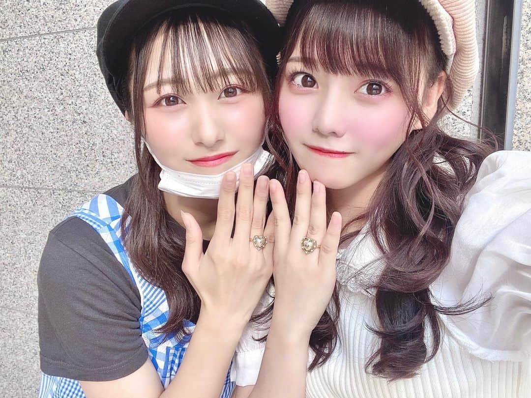 齊藤なぎささんのインスタグラム写真 - (齊藤なぎさInstagram)「💍💗 ⁡ ⁡ ⁡ ⁡ 私がモデルをつとめさせていただいている 『melcinna』さんのポップアップストアに尾木波菜さんと行ってきたよ〜！！🌷 ⁡ ⁡ ⁡ ⁡ 全てが可愛い空間すぎました……！ ⁡ ⁡ ⁡ マスクと、はなとお揃いの指輪をGETした🥺 ⁡ ⁡ 私の動画も流れていてすごく嬉しかったです⭐️ ⁡ ⁡ 新宿伊勢丹の2階でやっているのでみんな行ってみてね！！ ⁡ ⁡ 今日も好き〜〜？(・ω・) ⁡ ⁡ ⁡ #Melcinna さん #メルシーナ さん #イコラブ #ノイミー #尾木波菜 #齊藤なぎさ #なーたん #届いてなーたん」7月23日 20時53分 - saitou_nagisa