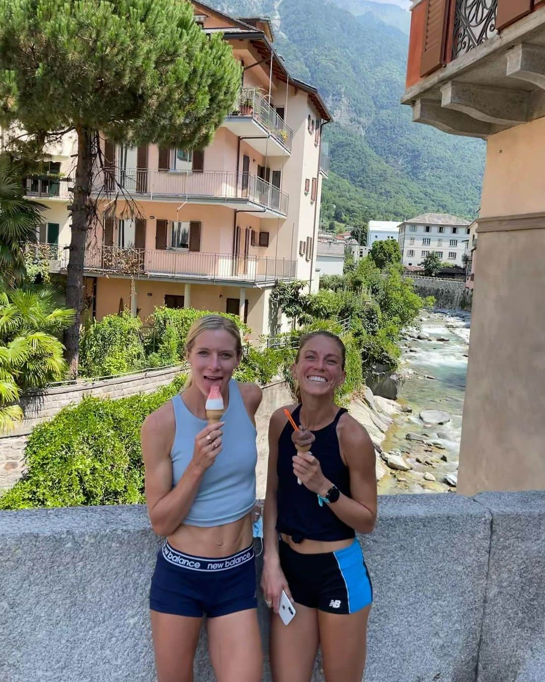 エマ・コバーンさんのインスタグラム写真 - (エマ・コバーンInstagram)「R&R&R. Rest, Relaxation & RUNNING. Almost 4 weeks in St Moritz and we loved it all. Big race just around the corner 😜 feeling good!」7月24日 0時04分 - emmacoburn