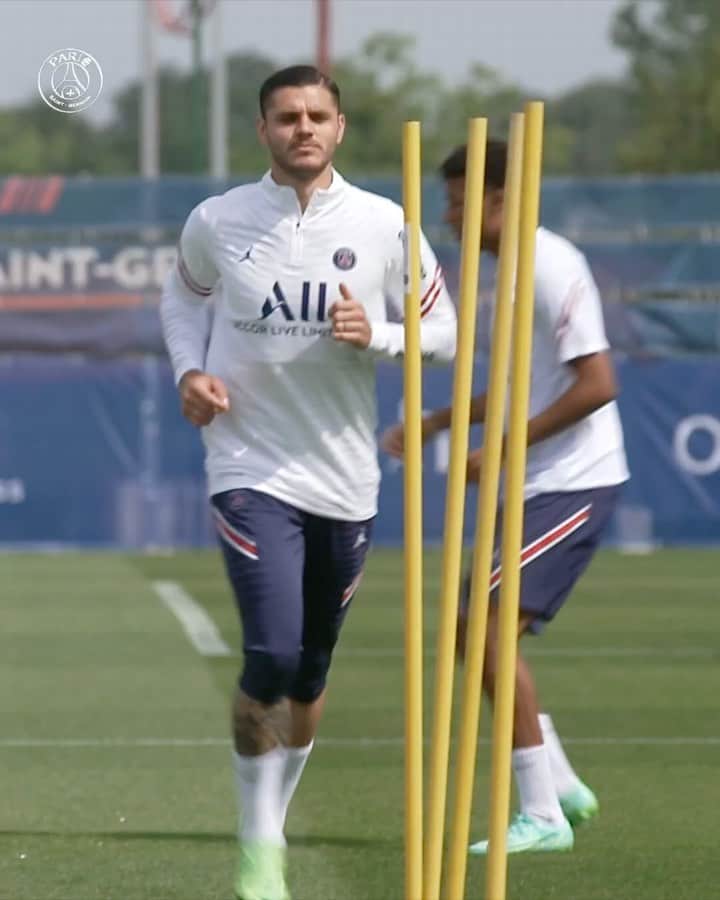 マウロ・イカルディのインスタグラム：「Training session ⚽️♥️💙 @psg  🎥 @tomap95」