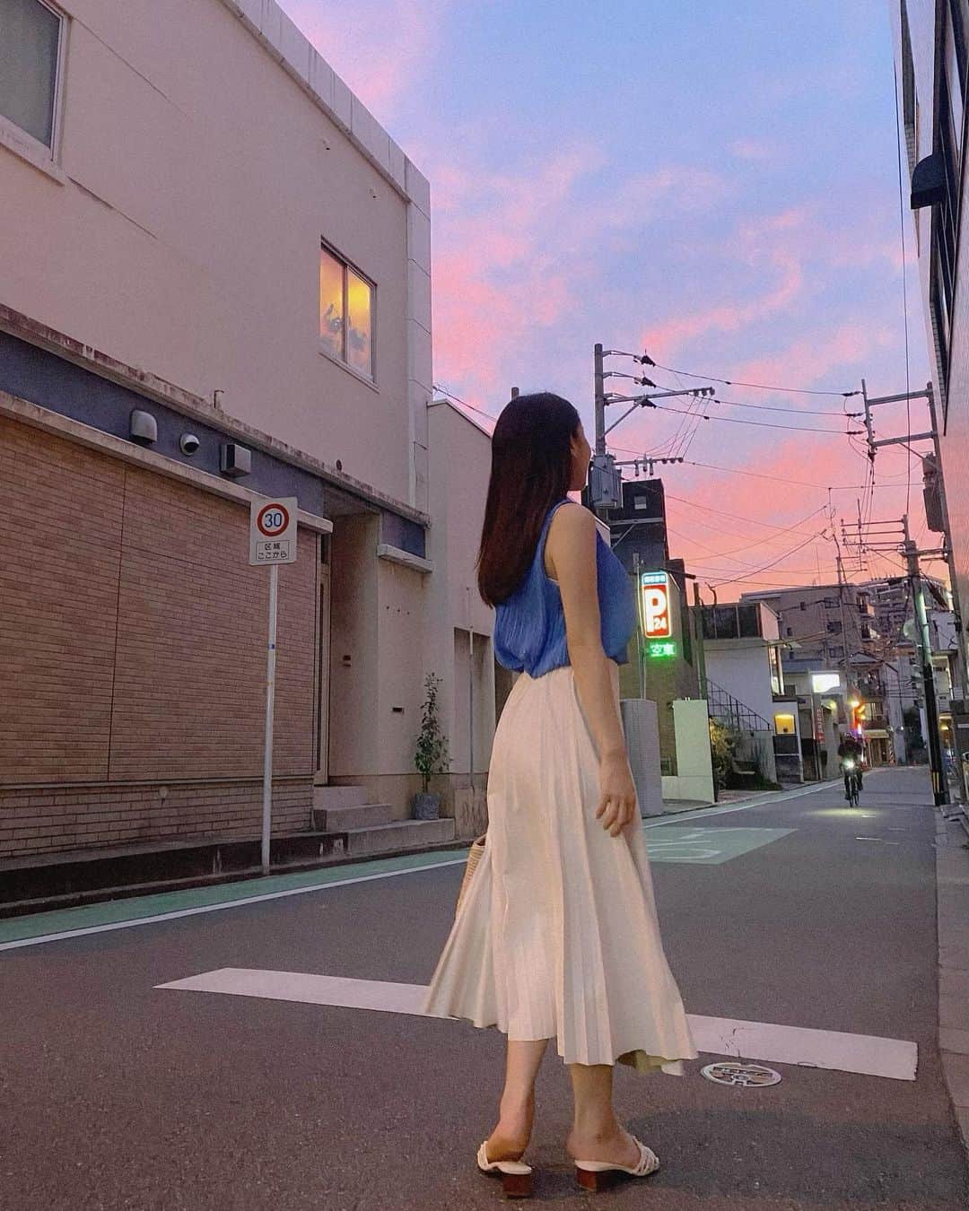 亜里沙さんのインスタグラム写真 - (亜里沙Instagram)「今天的天空好美💓 #pinksky  東京のお空にはブルーインパルスが羽ばたいていた一方、 福岡のお空も綺麗だったよ! #ピンクスカイ #エモい #福岡はエモシティ #台湾もエモシティ #ちょっと似てる #どっちも大好き」7月24日 0時47分 - alisa_0302