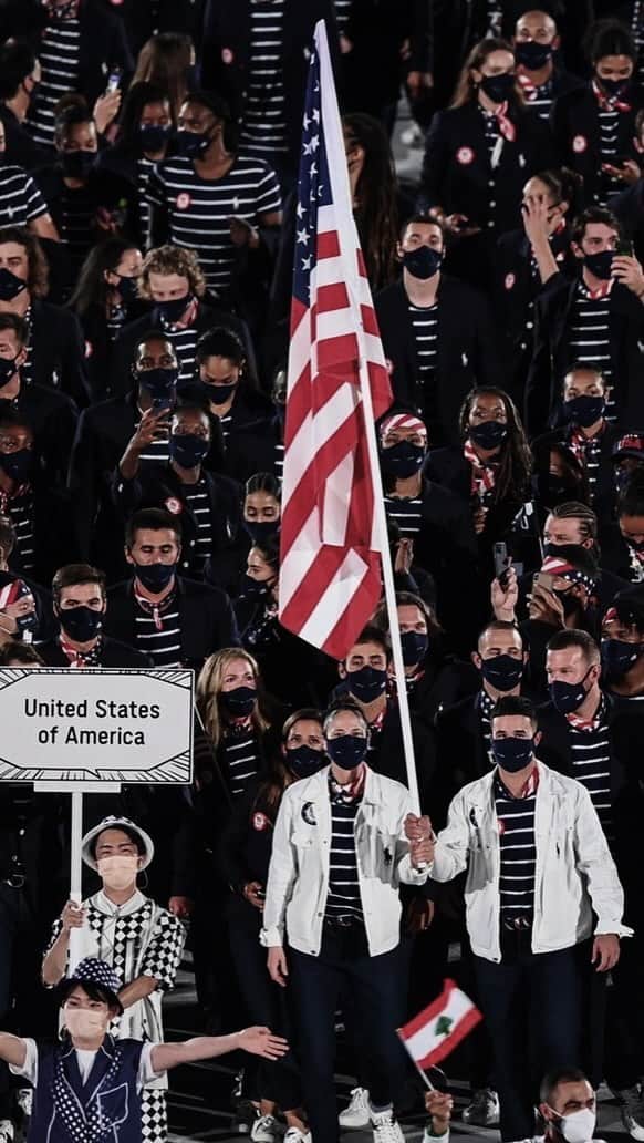 ケルシー・ロビンソンのインスタグラム：「OPENING CEREMONY!! 🇺🇸❤️  #olympics #teamusa #openingceremony #tokyo2020」