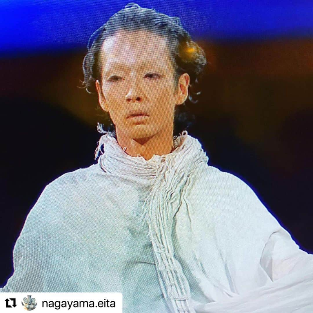 森山未來のインスタグラム：「言えなかったんだよ！  #Repost @nagayama.eita with @make_repost ・・・ 森山未來！！ 聞いてないぞ！！」