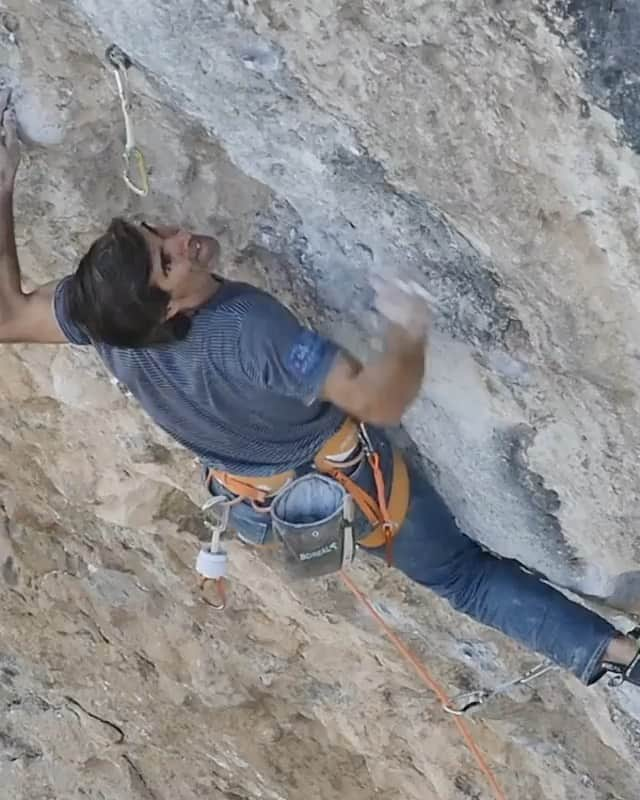 クリス・シャーマのインスタグラム：「Repost from @sharmaclimbing • We ❤️ climbing⁣ • • •⁣ @dani_andrada_climb⁣ @paulrobinson87⁣ @prideofgypsies⁣ @alexandermegos⁣ @edumarin1⁣ @kbecan25⁣ • • •⁣ @petzl_official @prana @tenayaclimbing @maximropes⁣ • • •⁣ #climbing #sportclimbing #boulder #bouldering #bloc #klettern #arrampicata #escalade #escalada」