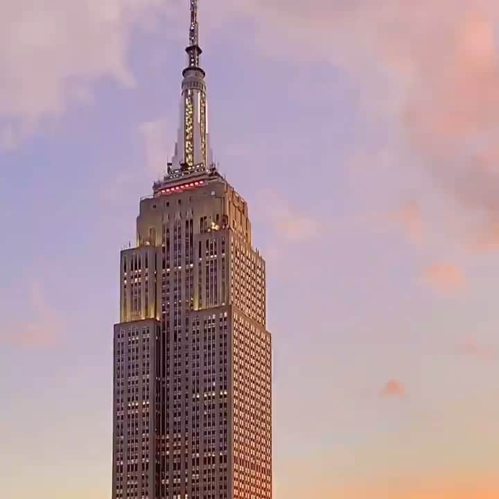 Empire State Buildingのインスタグラム：「Tonight, we cheer on the athletes competing in Tokyo by flying the colors of each country’s flag in our lights!  ⠀⠀⠀⠀⠀⠀⠀⠀⠀   📷: @colorsofesb #EmpireStateBuilding」