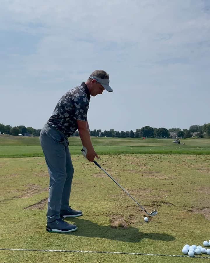ルーク・ドナルドのインスタグラム：「Always searching….little grind session after the round. 69,68 and some weekend golf ahead… #3M」