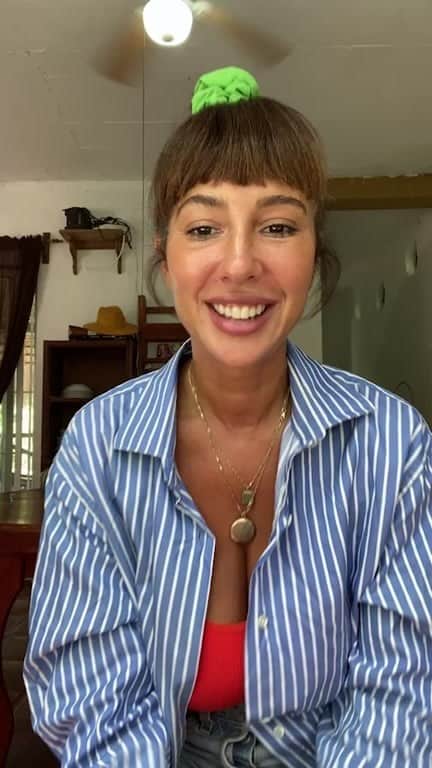 ジャッキー・クルーズのインスタグラム：「Talking about gratitude, how I met @juliettelewis, and how to stay happy on your blue days. Mucho 🥰 gracias por la visita. Un besote.」