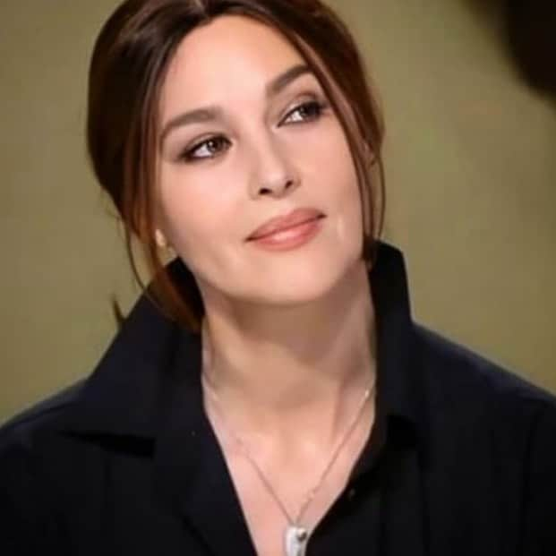 モニカ・ベルッチさんのインスタグラム写真 - (モニカ・ベルッチInstagram)「❤️Enjoy all your week-end 🌹  Necklace @cartier   #monicabellucci#closeup#portait#tv#capture#necklace#cartier#cartierdiamonds#моникабеллуччи」7月24日 15時50分 - monicabellucciofficiel