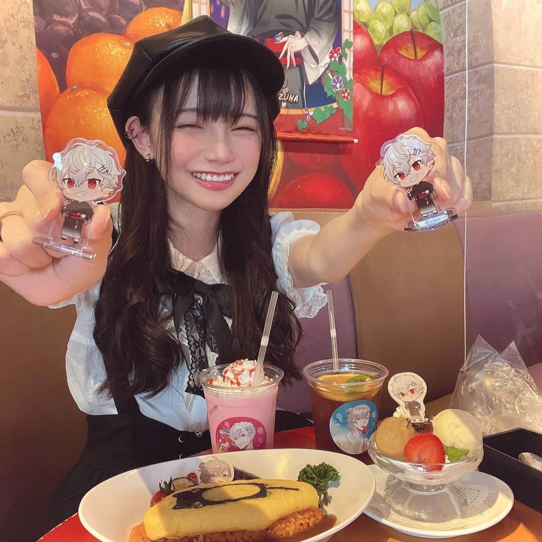 あかせあかりのインスタグラム：「あかせさんアクスタでおままごとしないで下さい😃  #あかせあかり  #スイパラコラボ  #スイーツパラダイス   fashion👗♡ ｷｬｽｹｯﾄ #audrey  ﾄｯﾌﾟｽ #secrethoney  ｽｶｰﾄ.ﾘﾎﾞﾝ #lizlisa」