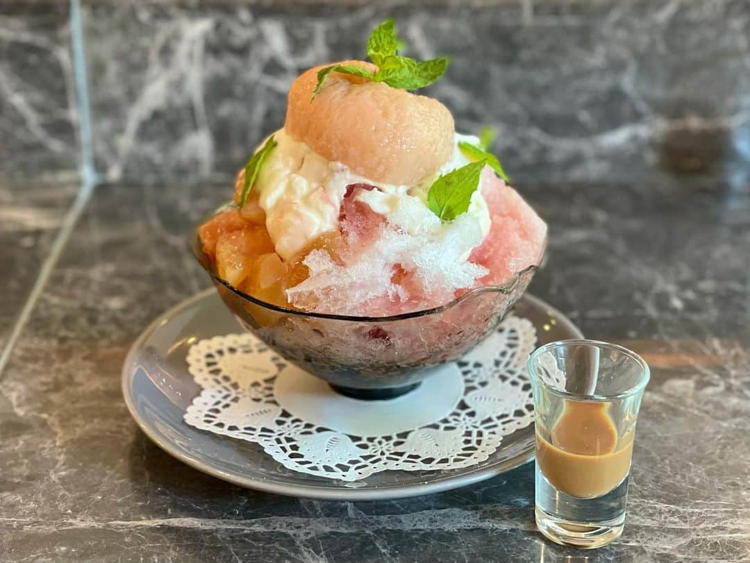 相沢みなみさんのインスタグラム写真 - (相沢みなみInstagram)「大満足🍧  #白桃とココナッツクリームのかき氷 🍑🥥 #ゴルゴンゾーラクリームとほうじのカキ氷 🧀🍂」7月24日 16時21分 - epoint2016