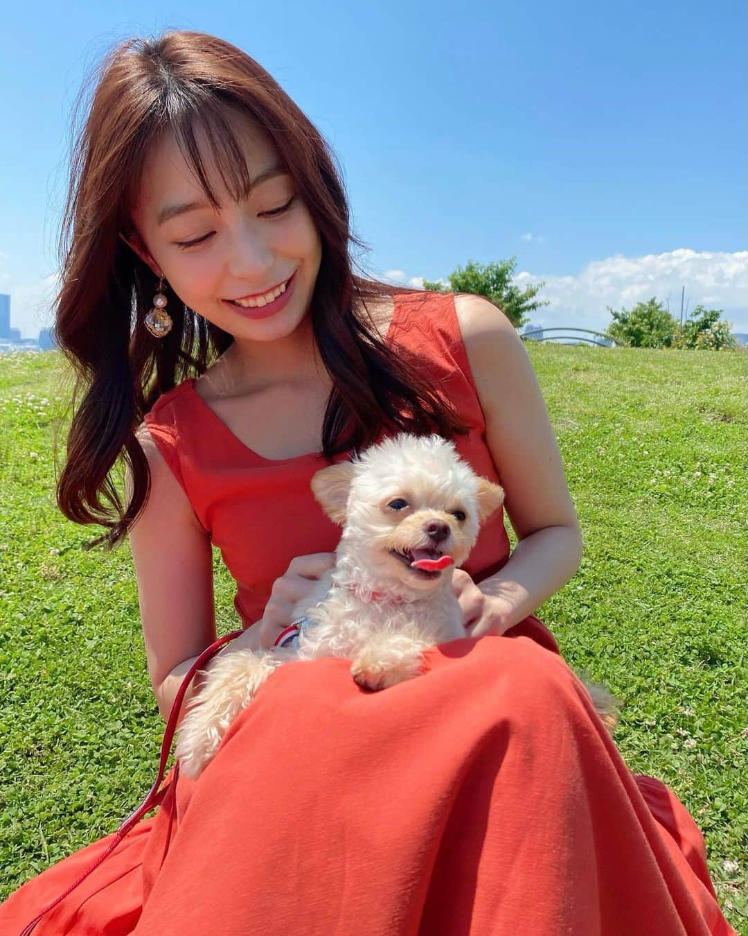 宇垣美里マネージャーさんのインスタグラム写真 - (宇垣美里マネージャーInstagram)「本日は発売中の美人百花 8月号のオフショットです🧚‍♀️  宇垣さんの愛犬 てんぷらちゃんとたくさん撮影しました💕  4枚目のてんちゃん、宇垣さんが泣いているとてんちゃんも悲しいのかなと思いきや。。  眠たかったようです🐶  本日、23:30からBS日テレ「あの子は漫画を読まない。」放送です！！！  #宇垣美里 #ugakimisato #美人百花 #てんぷらちゃん #てんちゃん #BS日テレ #あの子は漫画を読まない」7月24日 17時01分 - ugakimisato.mg