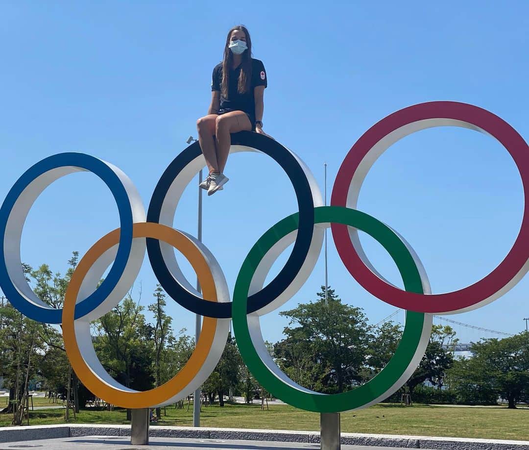 パメラ・ウェアのインスタグラム：「Let the games BEGIN!!!!!!! 🇨🇦🇨🇦 My event starts on July 30th😄 🇨🇦🇨🇦 #teamcanada #diving #olympics #olympicgames #tokyo2020 #olympicrings #olympicvillage #tokyo2021 #tokyo2020olympics #tokyo #athlete #olympicathlete」