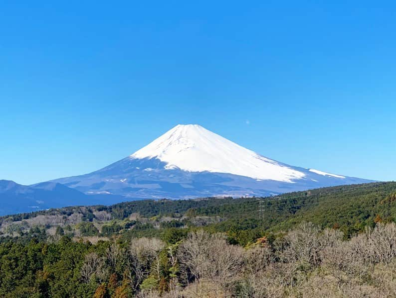 佐藤美弥のインスタグラム：「🗻  最後まで戦い抜けるように！ 無事に終えられるように！  がんばれ〜っ🇯🇵  #teamjapan #がんばれ日本 #富士山」