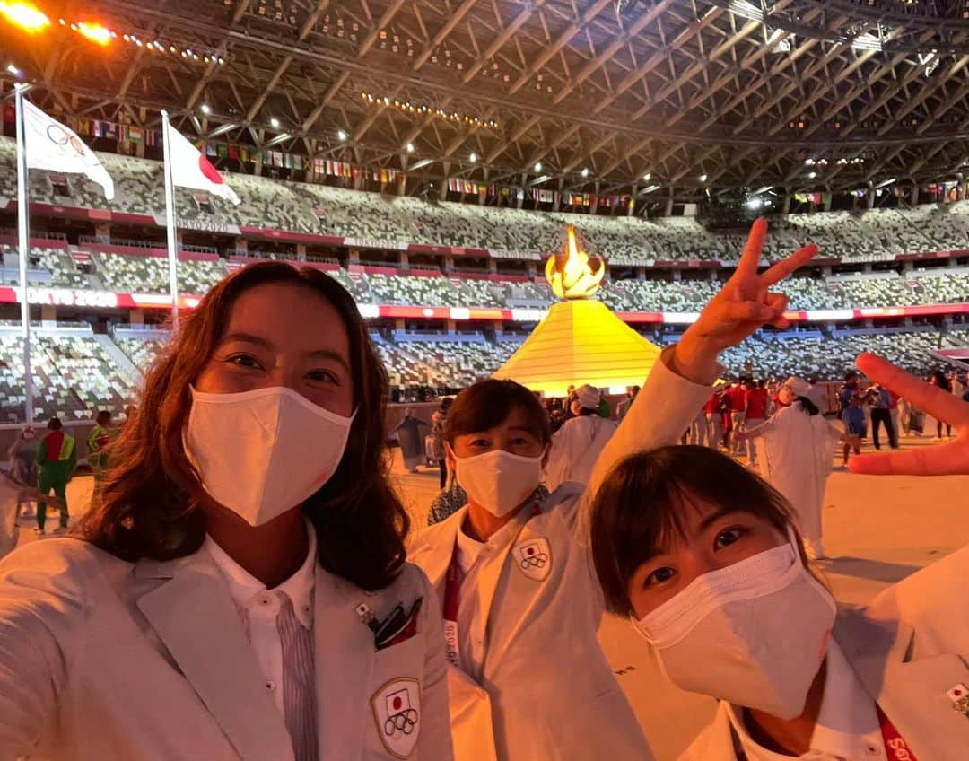 柴原瑛菜さんのインスタグラム写真 - (柴原瑛菜Instagram)「🎌Tokyo 2020 Olympic Opening Ceremony🏅 ••• This was truly such a special moment to experience🤩💕 • • • #athlete #sports #professional #tennis #player #enashibahara #wta #ellesse #ellessejapan #yonex #yonexjapan #2021 #asicsjapan #tokyoolympics #tokyo2020  #柴原瑛菜 #選手 #プロ #テニス #スポーツ #エレッセ #ヨネックス #橋本総業ホールディングス #シンポウテニスリゾート #五輪 #オリンピック」7月24日 11時22分 - enashibs