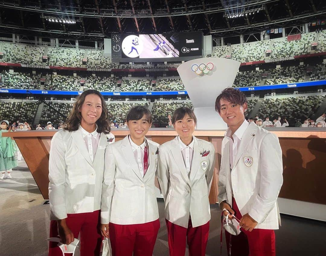 柴原瑛菜さんのインスタグラム写真 - (柴原瑛菜Instagram)「🎌Tokyo 2020 Olympic Opening Ceremony🏅 ••• This was truly such a special moment to experience🤩💕 • • • #athlete #sports #professional #tennis #player #enashibahara #wta #ellesse #ellessejapan #yonex #yonexjapan #2021 #asicsjapan #tokyoolympics #tokyo2020  #柴原瑛菜 #選手 #プロ #テニス #スポーツ #エレッセ #ヨネックス #橋本総業ホールディングス #シンポウテニスリゾート #五輪 #オリンピック」7月24日 11時22分 - enashibs