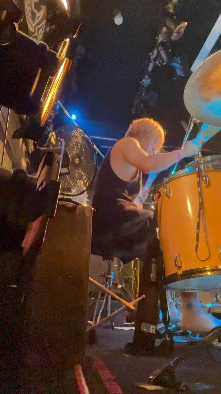 REIJIのインスタグラム：「UPPER LIVE @ Koshigaya eazygoings  ラストはシンバル持ち上げスタイル  #drum #drummer #melodichardcore #punk #rock #TAMA #zildjian #ドラム #ツインペダル #メロコア #パンク #片足ダブル #upper_japan #drumcam」