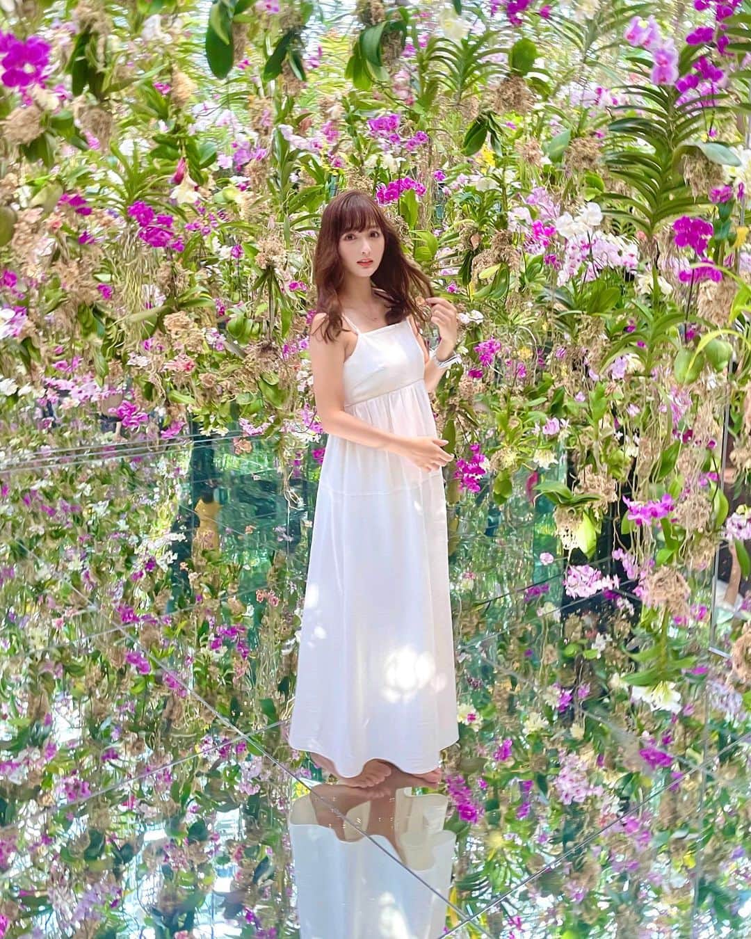 のインスタグラム：「💐ご報告💐  本日31歳のお誕生日を迎えました🎂 日々バタバタで本当にあっという間…！ この1年もどうぞよろしくお願いいたします🤍  そして、私事ですがお腹の中に新しい命を授かりました🤰 お腹の中のベイビーちゃんは女の子です👶🏻🎀  身体が変化していく中で大変だなと思う日もありますが 息子の成長が愛しくて、お腹はポコポコと動いて、 こんなにも温かい毎日ってあるんだと涙が出ます🥲 不安なく穏やかで幸せな日々を送らせてくれる夫や たくさんサポートしてくれる母にも感謝でいっぱいです✨  また、このような時期に年子妊婦ということで 出産前にご報告すべきか迷ったのですが、 instaで応援してくださる皆様にもお伝えしたいと思い この度投稿させていただきました🙇‍♀️ もし不快な思いをされた方がいらしたら申し訳ありません。  どうか温かく見守っていただけますと幸いです🕊  #maternityphoto#maternityphotography#maternity #teamlabplanets#birthday#妊娠報告#マタニティ#マタニティコーデ#マタニティ記録#ぷんにーらいふ#令和3年ベビー#マタニティフォト#第二子妊娠中#無痛分娩#計画無痛分娩#年子妊娠中#年子ママ#チームラボプラネッツ#豊洲」