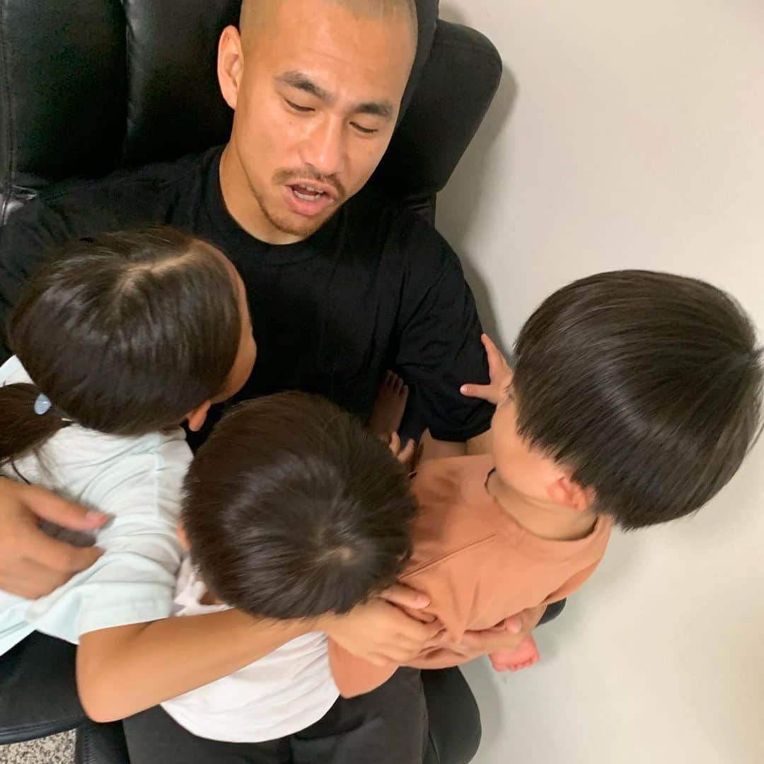 吉田豊のインスタグラム：「昨日自宅に戻り、やっと家族に会えました👍 少しゆっくりします🐗 #grampus#nagoyagrampus #family」