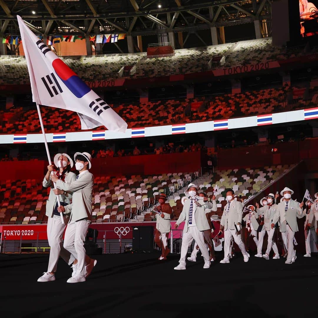 キム・ヨンギョンさんのインスタグラム写真 - (キム・ヨンギョンInstagram)「도쿄 올림픽 2020+1에서 기수로 선정되어 영광스러운 자리에 참석하게 됐습니다. 대한민국 모든 선수들 열심히 준비하고 고생하신 만큼 좋은 결과 있으시길 응원하겠습니다 🇰🇷 #flagbearer #tokyoolympics #teamkorea🇰🇷 #teamgalaxy」7月24日 13時43分 - kimyk10
