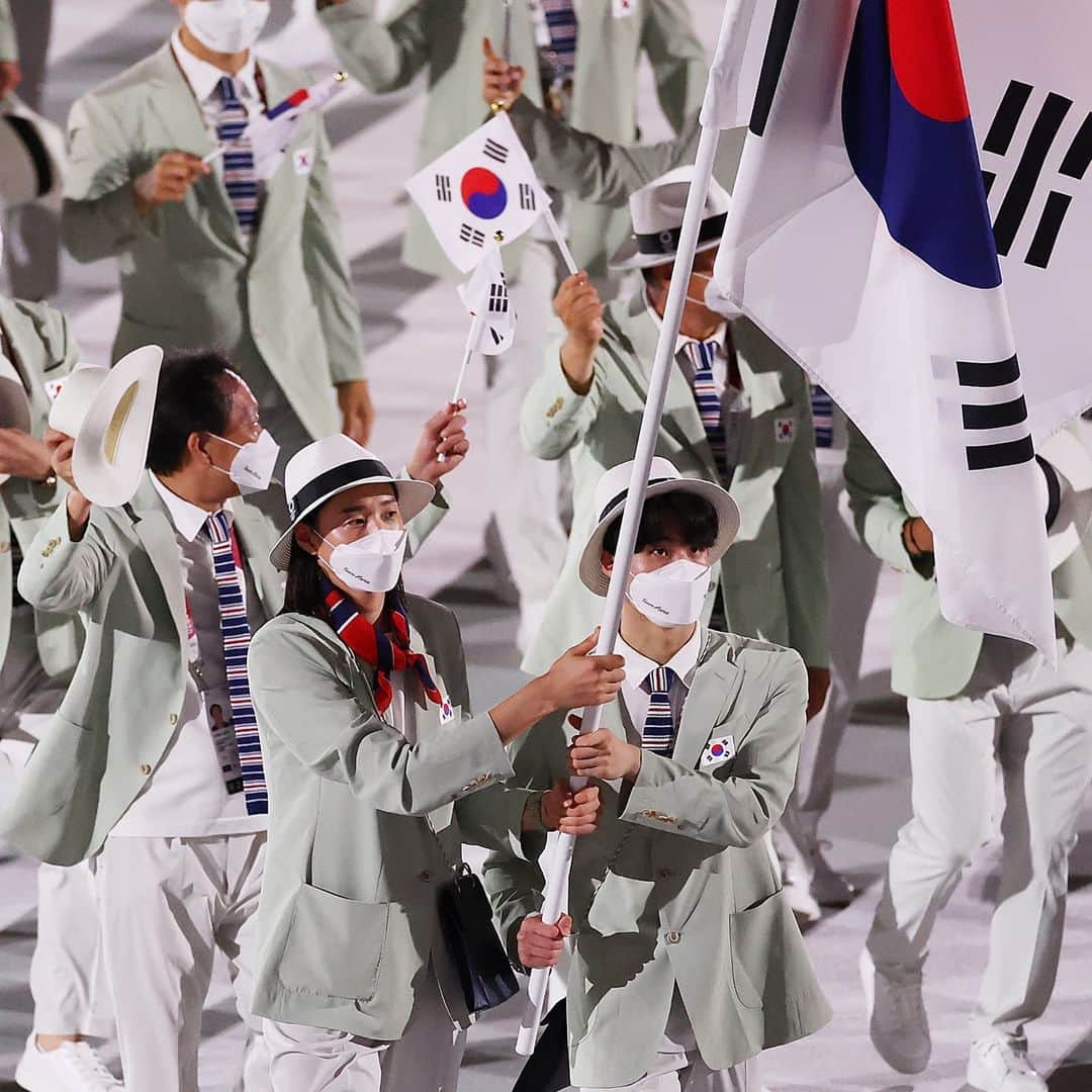 キム・ヨンギョンのインスタグラム：「도쿄 올림픽 2020+1에서 기수로 선정되어 영광스러운 자리에 참석하게 됐습니다. 대한민국 모든 선수들 열심히 준비하고 고생하신 만큼 좋은 결과 있으시길 응원하겠습니다 🇰🇷 #flagbearer #tokyoolympics #teamkorea🇰🇷 #teamgalaxy」