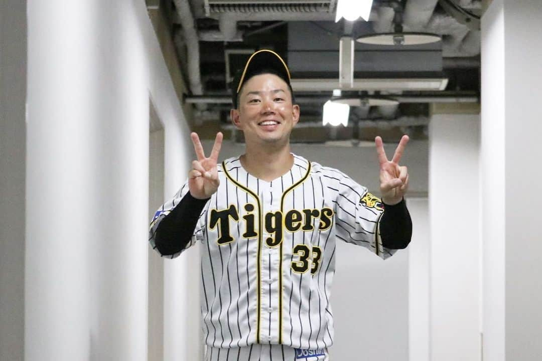 阪神タイガースさんのインスタグラム写真 - (阪神タイガースInstagram)「続いて野手編です！ 最後はピース4連発です✌️ #木浪聖也 選手 #山本泰寛 選手 #佐藤輝明 選手 #中野拓夢 選手 #熊谷敬宥 選手 #糸原健斗 選手 #撮らないで ！といいながら #正面から✌️#振り返って✌️ #野手 #阪神タイガース #挑超頂」7月24日 14時10分 - hanshintigers_official