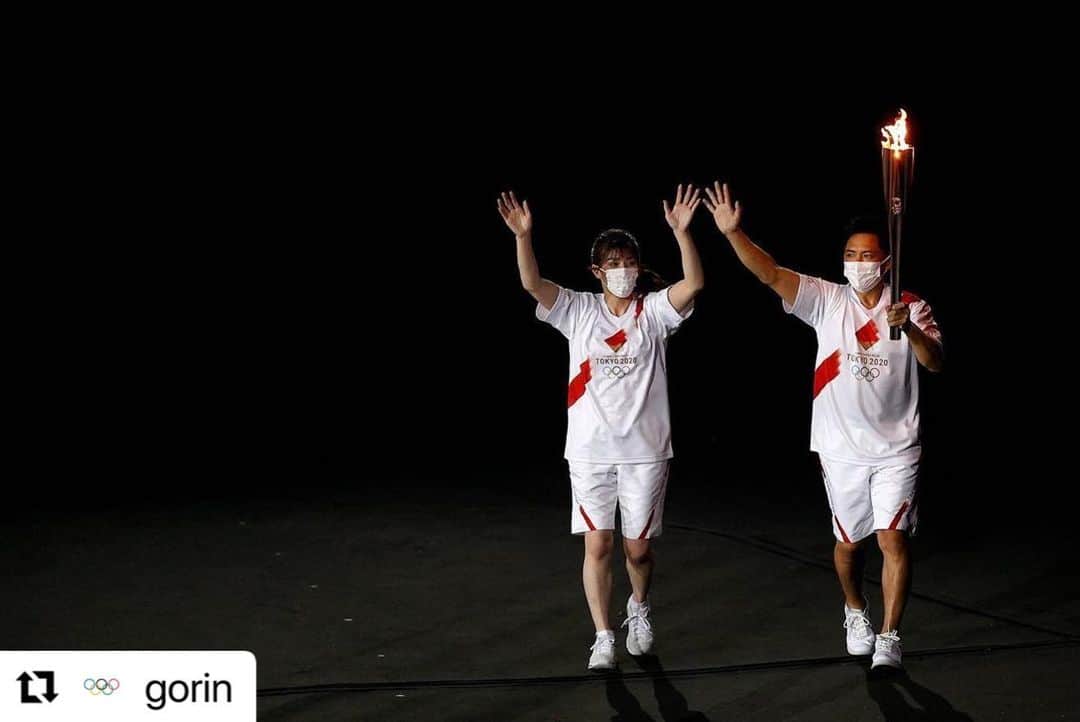 吉田沙保里さんのインスタグラム写真 - (吉田沙保里Instagram)「オリンピック開会式の聖火ランナーに野村さんと一緒に走らせていただき、日本を代表するレジェンドの方々に聖火を繋ぐ事ができてとても光栄でした！！ 引退してから初めてのオリンピックで、このような形で携われた事、大変誇りに思います🥺🙏 ありがとうございました🙇‍♀️🙇‍♀️🙇‍♀️  #東京オリンピック #開会式 #聖火ランナー」7月24日 14時20分 - saori___yoshida