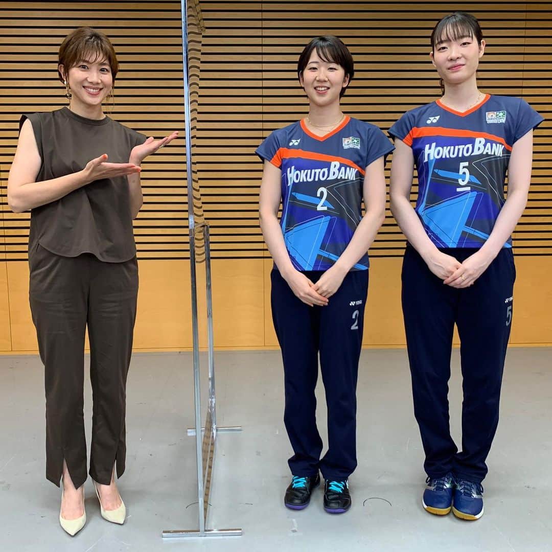 潮田玲子さんのインスタグラム写真 - (潮田玲子Instagram)「世界ランキング2位！ 女子ダブルスナガマツペアこと 永原松本ペア！ 二人らしい攻撃的なプレーに注目です😍🙌  ナガマツも本日初戦を迎えます！  頑張れニッポン🇯🇵🇯🇵🇯🇵  #テレ朝 #インタビュー #バドミントン #永原松本ペア」7月24日 14時47分 - reikoshiota_official