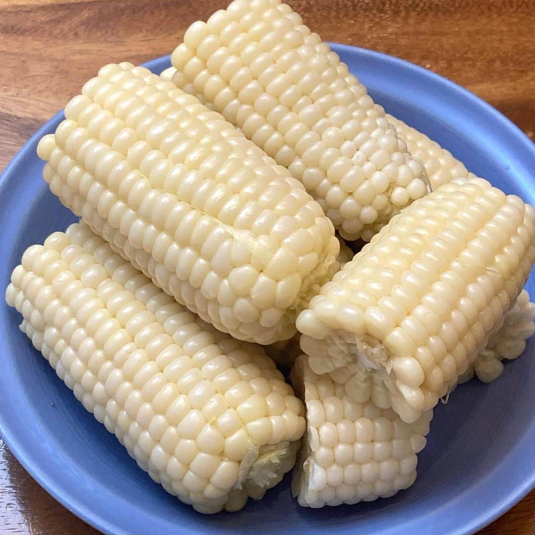 六車奈々さんのインスタグラム写真 - (六車奈々Instagram)「大分県の、白いとうもろこし。 今朝は、とうもろこしゴハン。 甘くて美味しかった！  #白いとうもろこし  #とうもろこしごはん  #夏メニュー  #おうちごはん  #朝ごはん  #japan #japanesefood #cornrice #yammy」7月24日 14時47分 - nanarokusha